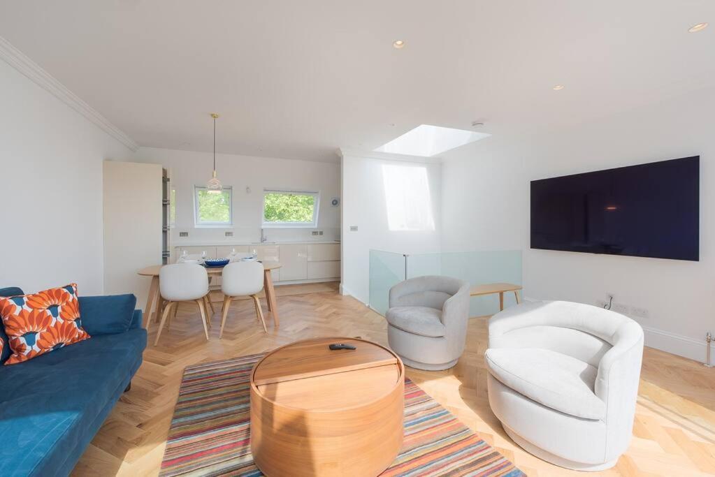 Stunning Two Bed Apartment Rh8 Londen Buitenkant foto