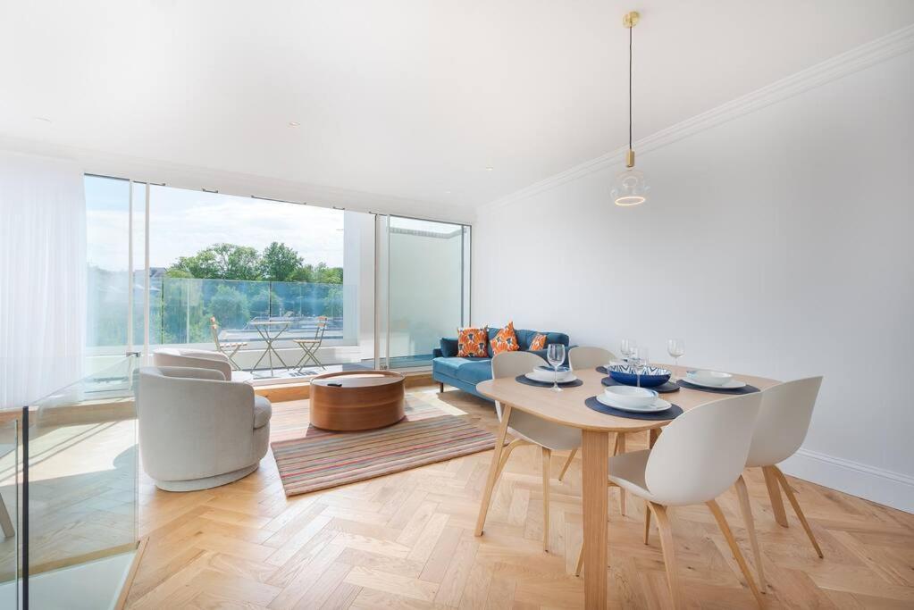 Stunning Two Bed Apartment Rh8 Londen Buitenkant foto