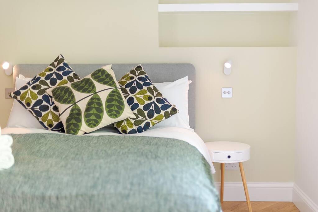 Stunning Two Bed Apartment Rh8 Londen Buitenkant foto